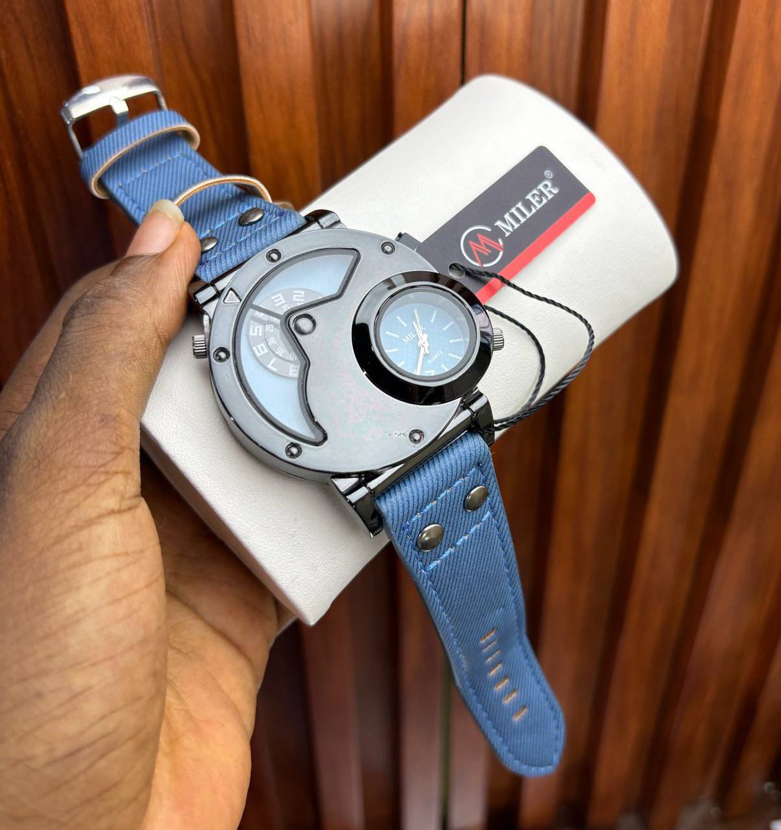 MO’S ESSENTIALS tweet media