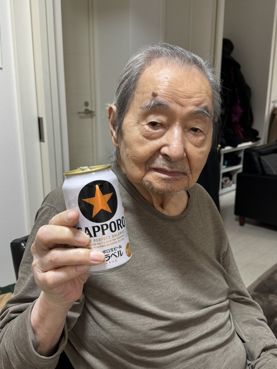 chonorika's tweet photo. シェフ🧑‍🍳は昔からコレが好きだったそう…今日はユーミン熊本ですよーと話したら、【頑張って‼️】と…🤭
元気におうちで昼飲み🍺

#ドンナロイヤ
#ユーミン https://t.co/xOfj6IHk2D
