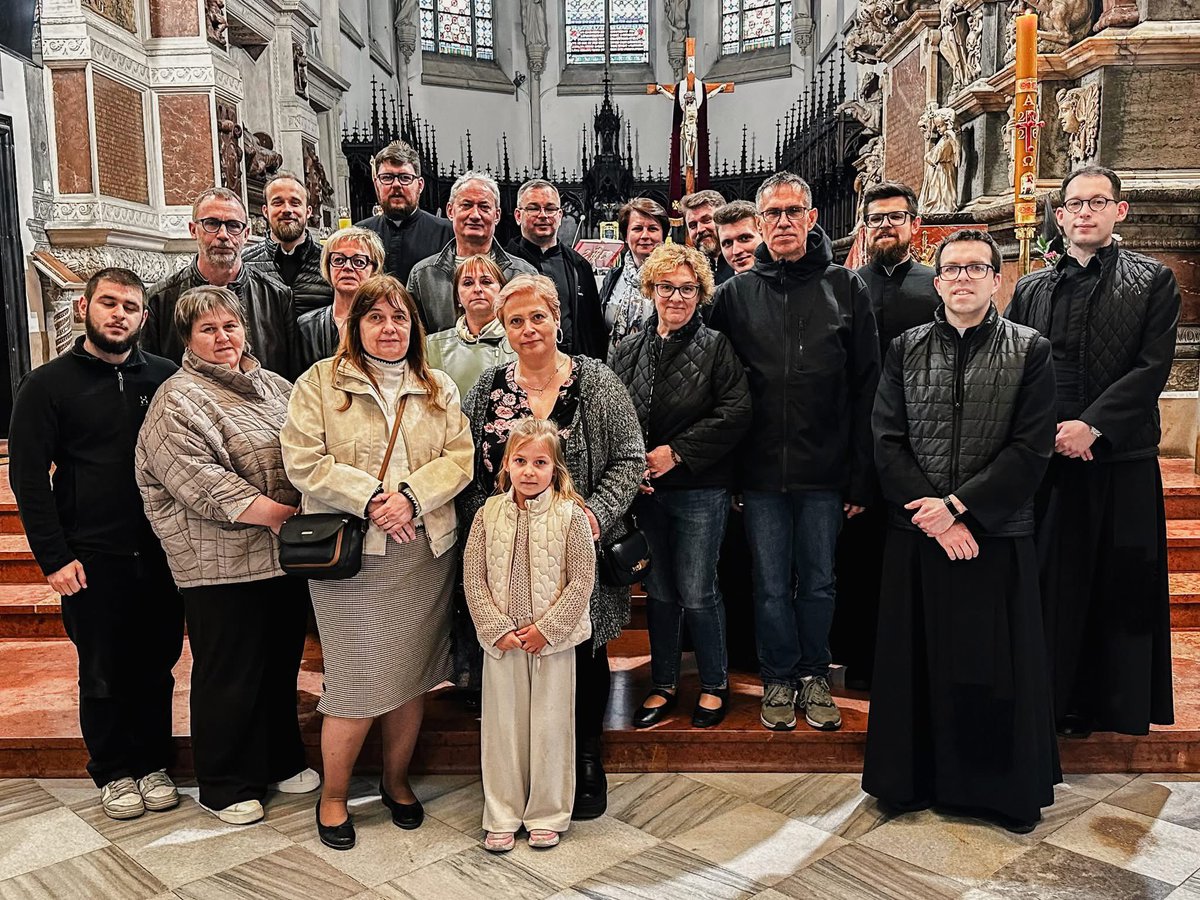pijarzy's tweet photo. Podczas ostatniego weekendu kwietnia w Krakowie odbyło się spotkanie rodziców naszych braci z Wyższego Seminarium Duchownego Zakonu Pijarów będących w formacji początkowej. 
#pijarzy #wsdzakonupijarów https://t.co/BqZqXIda69