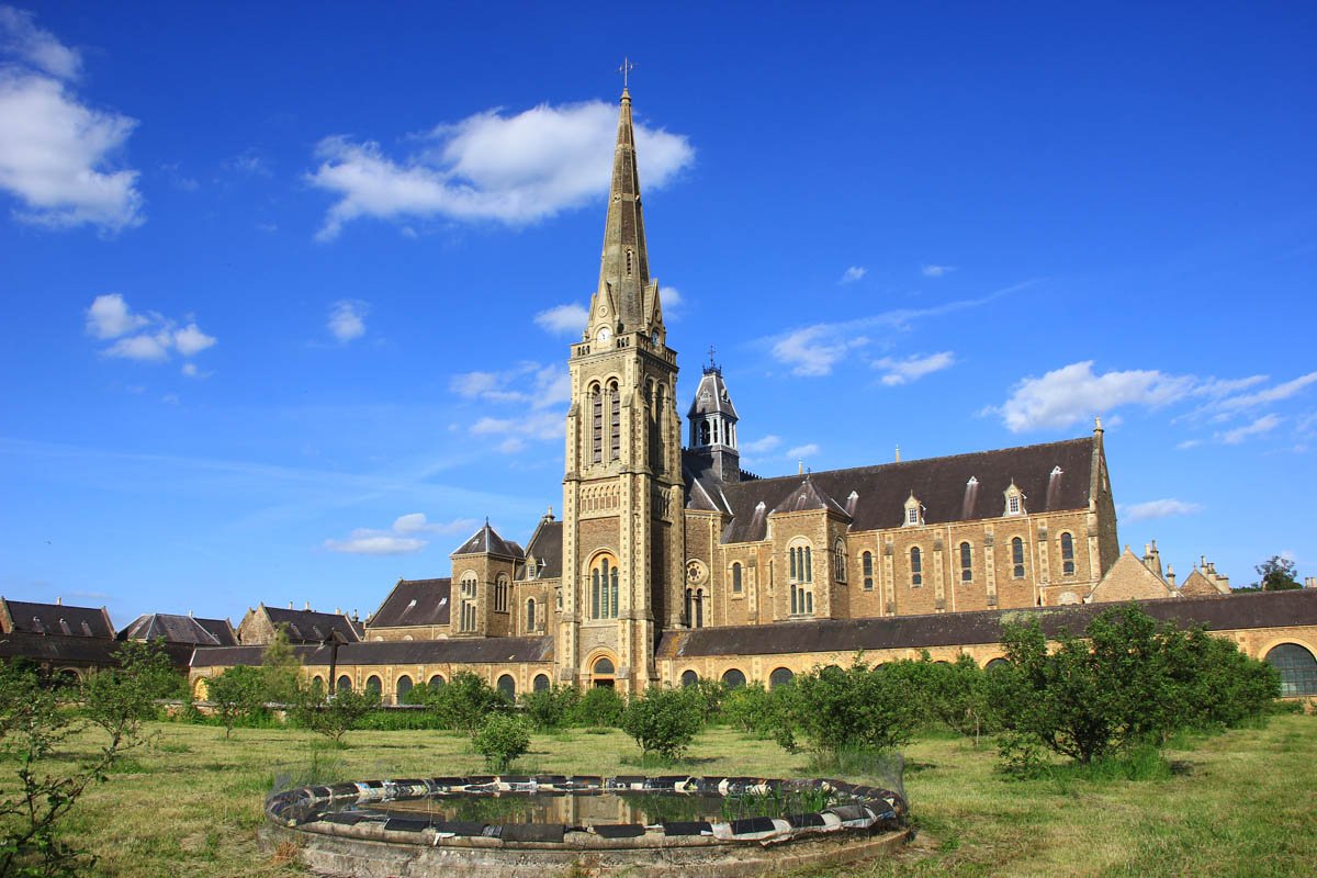 O_Cartusiensis's tweet photo. In 1883, St. Hugh's Charterhouse in England had 30 Monks.

In 2017, they had 26 Monks.

At their peak, in 1928, they had 70 Monks.

Pray for vocations to the Carthusian life. https://t.co/Bb5w7pDFxb