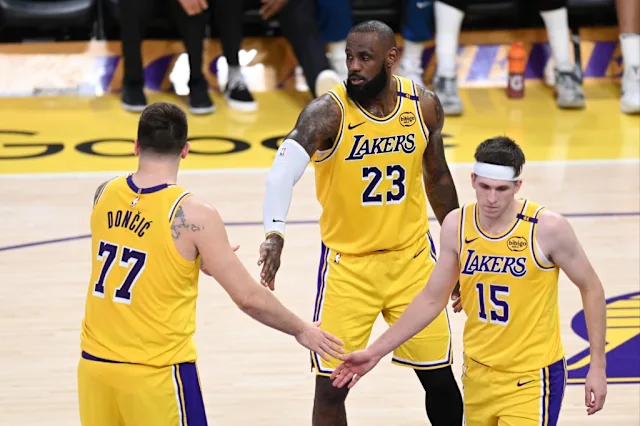 TrashTalk_fr's tweet photo. LeBron James sur les ajustements constants cette saison :

"On m'a confié des rôles que je n'avais jamais endossés de toute ma carrière... ni même de toute ma vie. Je n'ai jamais été une troisième option. De pouvoir rayonner dans ce rôle, puis réussir à reprendre le rôle de leader, c'était cool pour moi à ce stade de ma carrière."