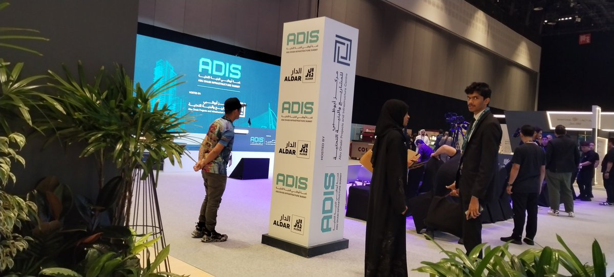 Batahjuliet's tweet photo. #AbuDhabi didn't wait for the perfect plan.

They built:
🚆 A national rail network
🏙 A fully integrated metro
☀️ Solar powering the grid
🤖 A 5GW AI data centre — now

Rail. Energy. Tech. Cities. ONE system.

That's the model the world needs to copy.
#ADIS2026 https://t.co/BFwbfUupH3