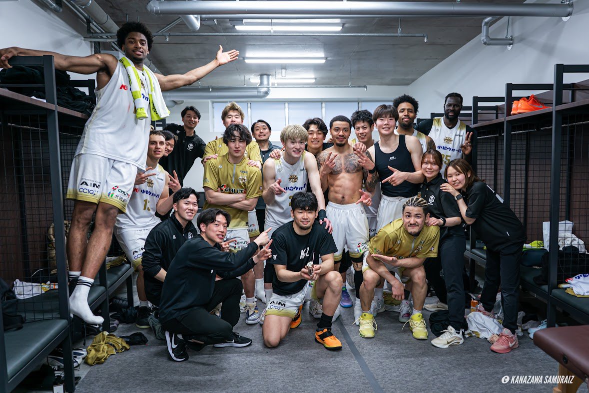 8taka14_'s tweet photo. 今シーズンたくさんの応援ありがとうございました。
皆さんの熱い声援がHOME・AWAY関係なく背中を押し続けてくれました。
このシーズンを皆さんと共に戦うことができて良かったです。
今まで以上に、日々精進していきます。
これからも熱い応援よろしくお願いします🙇‍♂️

まだまだこれから🔥🔥 https://t.co/mNTIYXrKm3