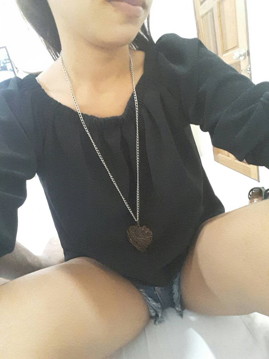 อยู่บ้านเบื่อไม่มีใครนัดเลย 
พรุ่งนี้เข้าบ้านดอน #สุราษฏร์ธานี มีใครสะดวกนัดไหมค่ะ สามีอยากดูเราโดนรุมสัก 2-3 คน Dmมาได้เลยนะค่ะ^^