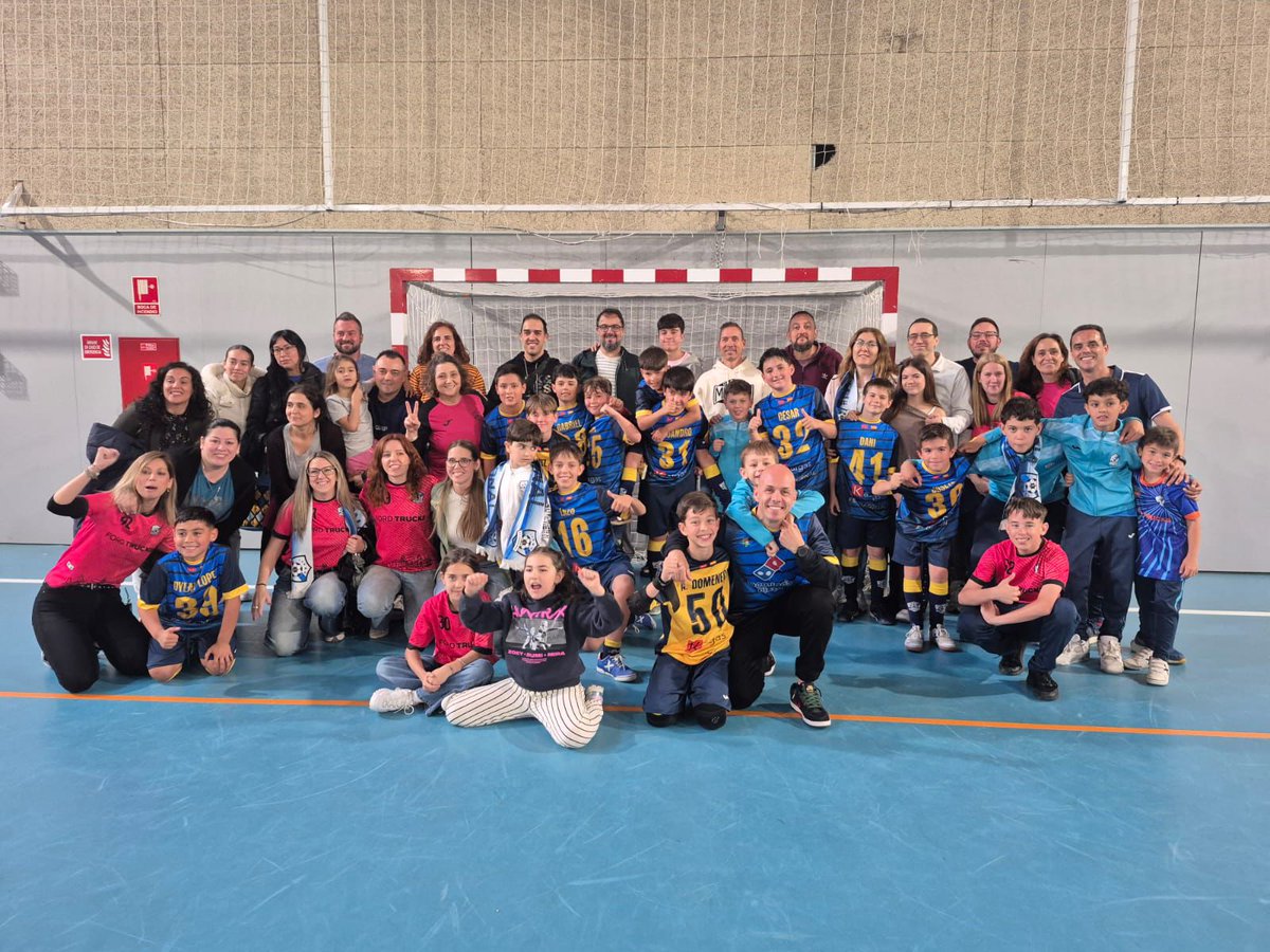 FSDiagonal's tweet photo. CAMPEONES!!!
El Alevín B de Edu se ha proclamado campeón de liga en su grupo.
Enhorabuena a todos los chicos y a sus familias que les han estado acompañando en cada partido.
#123Diagonal
#familiadiagonal https://t.co/vZ5tU5bAGJ