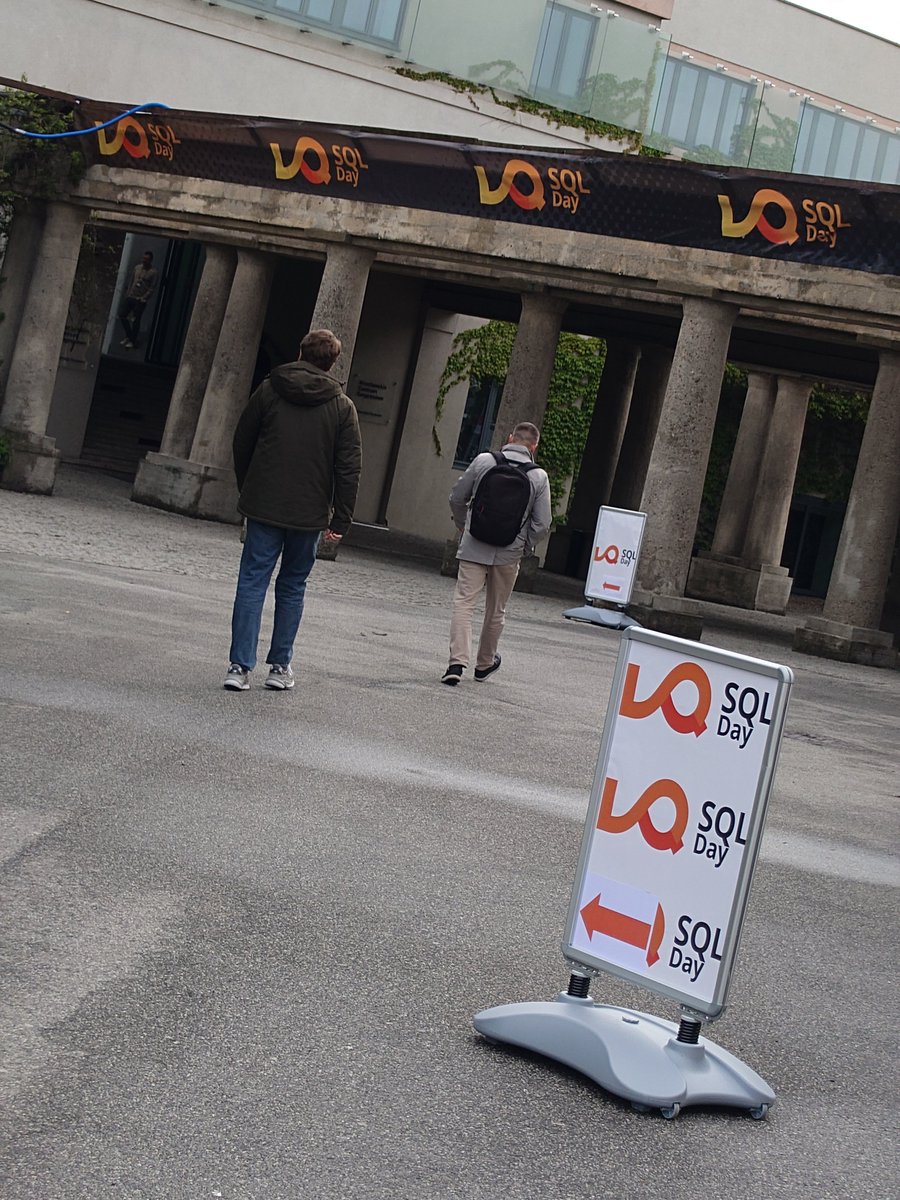 earphorny's tweet photo. No to zaczynamy ten @sqlday👌 https://t.co/aRzdFosqvy