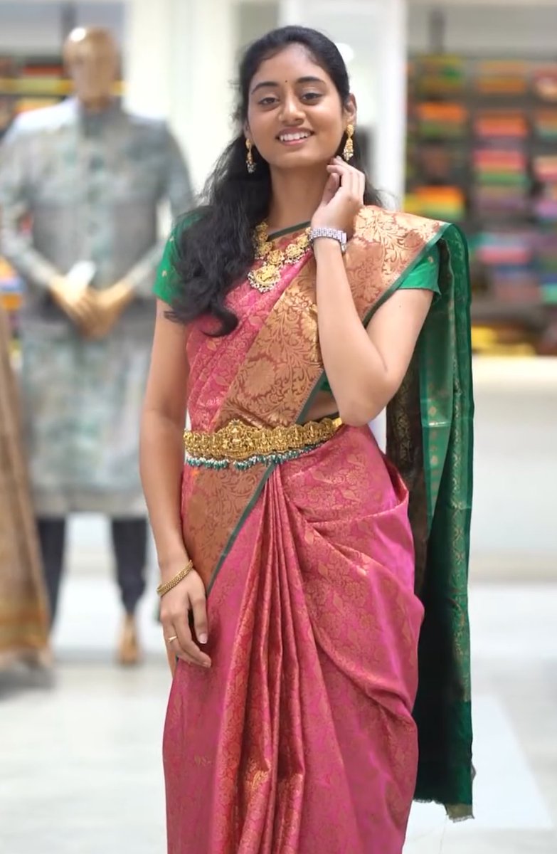hottelugumemes2's tweet photo. DON'T JUDGE A BOOK BY ITS COVER 

Prani Reddy 🍑📈 https://t.co/rdUYrVMBZ2