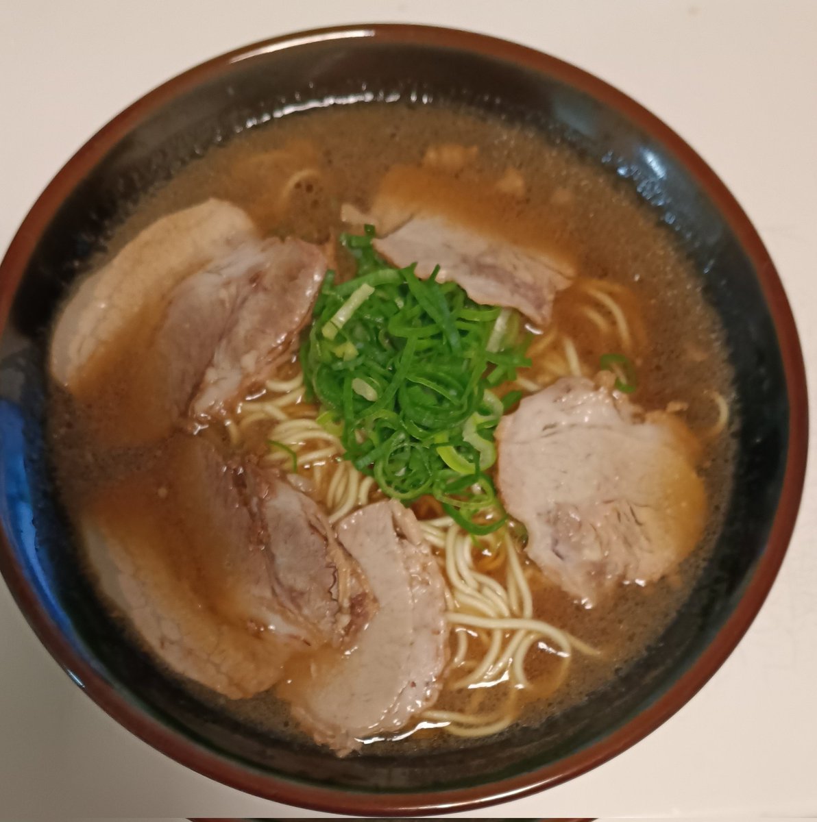 zonbi_kp's tweet photo. 清水社長絶賛の第一旭🍜
食べてみたくて通販。
良い意味で裏切られたわ。
もっとThe中華そば感が強いのかと思った。
普通に美味い😁
てか、夢を語れに似てません？味もニオイも。
＃王道家 https://t.co/Xb9dgVXNge