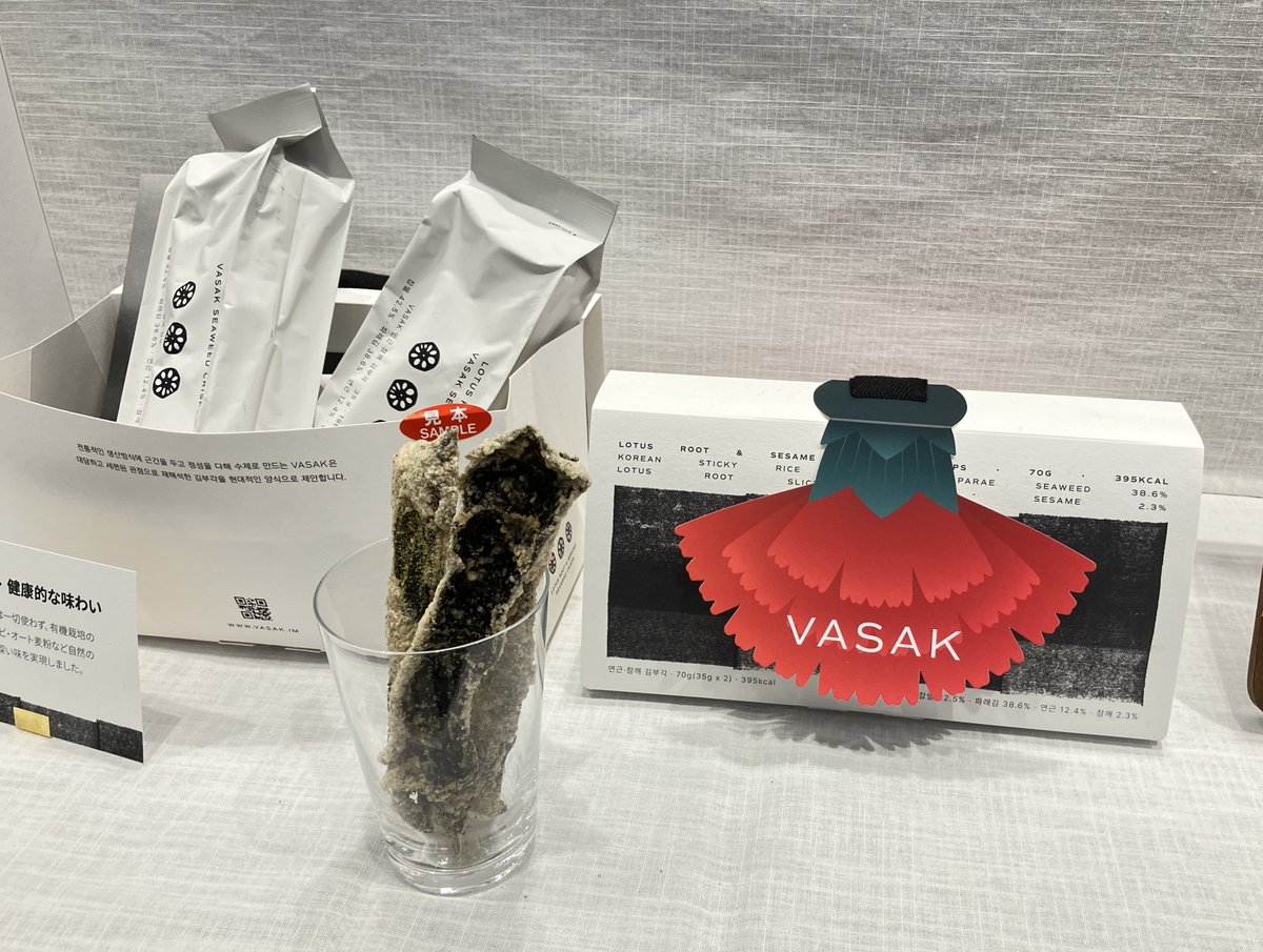 daimaruhoppe's tweet photo. 📢韓国フードフェア開催中
<VASAK>~19日(火)
乾燥海苔にもち米のペーストを塗り、カリカリになるまで揚げて作る韓国の伝統的な海苔菓子「キムブガク」をヘルシーでモダンにアレンジ✨
おやつにも、おつまみにもおすすめです!
ぜひご来店ください!
#大丸東京
#VASAK #韓国のり https://t.co/jDEmzyVNNg