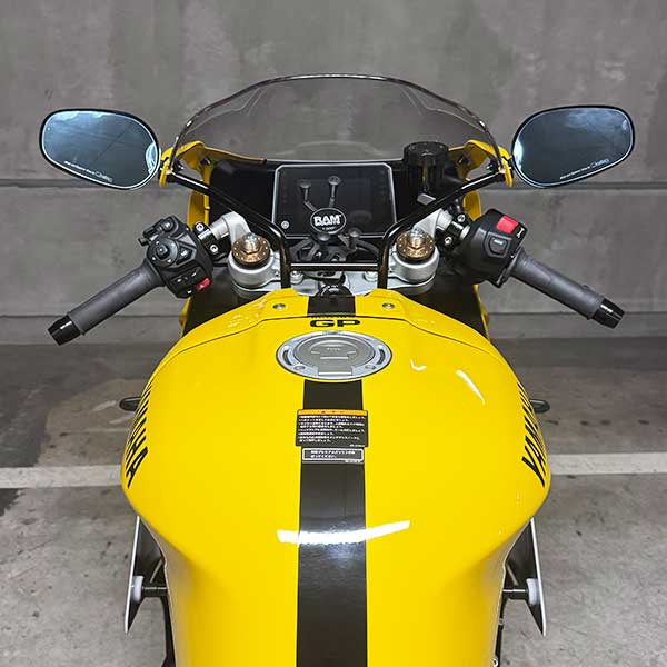 YMCK_Component's tweet photo. 【販売開始のお知らせ】

XSR900GP用
カウリングミラーブラケット2【GPCB2】を販売開始いたしました。
先代GPCBから形状を見直し、後方視認性を向上。
ブラケット本体もよりコンパクトになり、カウルまわりをすっきりとした印象に仕上げます。

カウルや車体への加工は不要。
付属アダプターにより、マジカルレーシング製カーボンミラーに加え、M10タイプのハンドルミラーにも対応します。
XSR900GPの雰囲気を崩さず、よりレーシーで上質なスタイルへ。

販売ページ：https://t.co/FndS90Swa8

#YMCK #XSR900GP #Yamaha #カスタムパーツ #バイクカスタム
