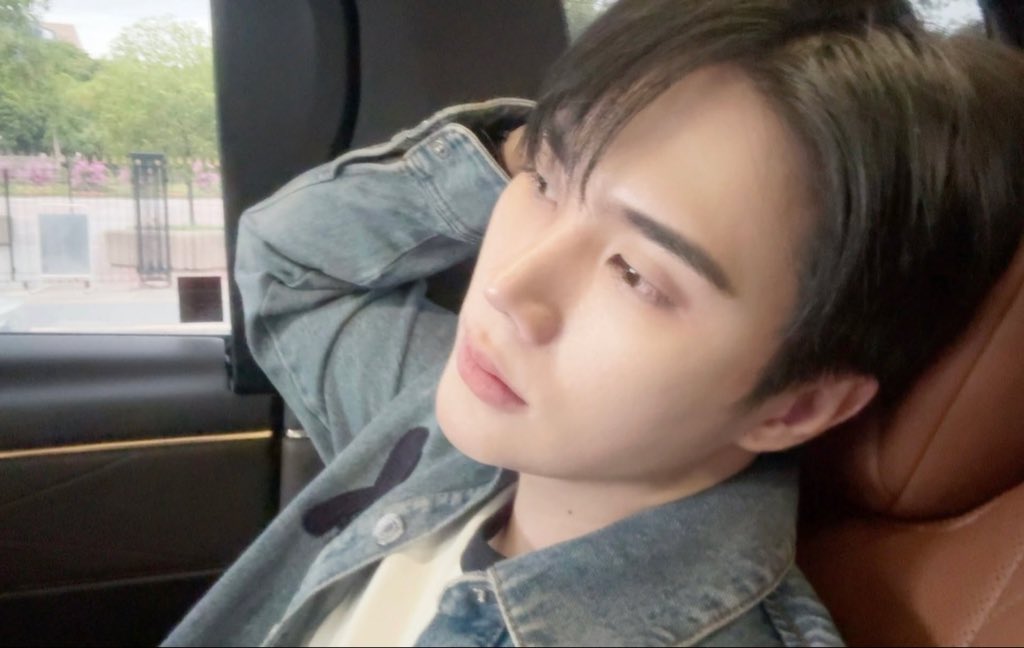 Aunchit1996's tweet photo. อินสารินหล่อไปมั้ย พี่เป็นคนจริงป่ะพี่อิน https://t.co/A5Q9JEoviM