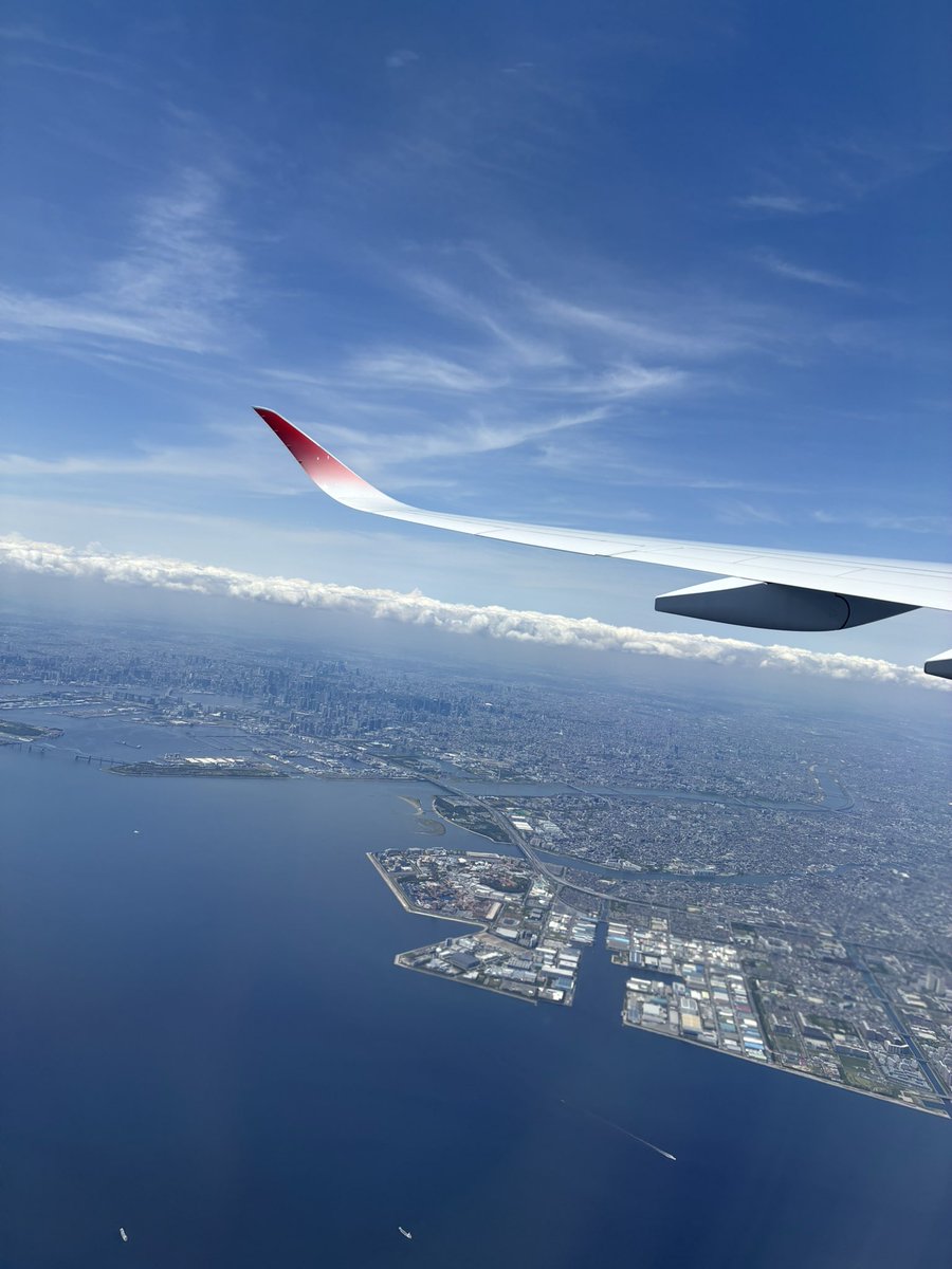 ntm__nb's tweet photo. さ！無事苦手な飛行機で北海道着いて札幌のホテルチェックインしてスープカレー食べたから苫小牧向かうぞー！
2枚目ランドとシー見えた https://t.co/iqNrgMhUyh