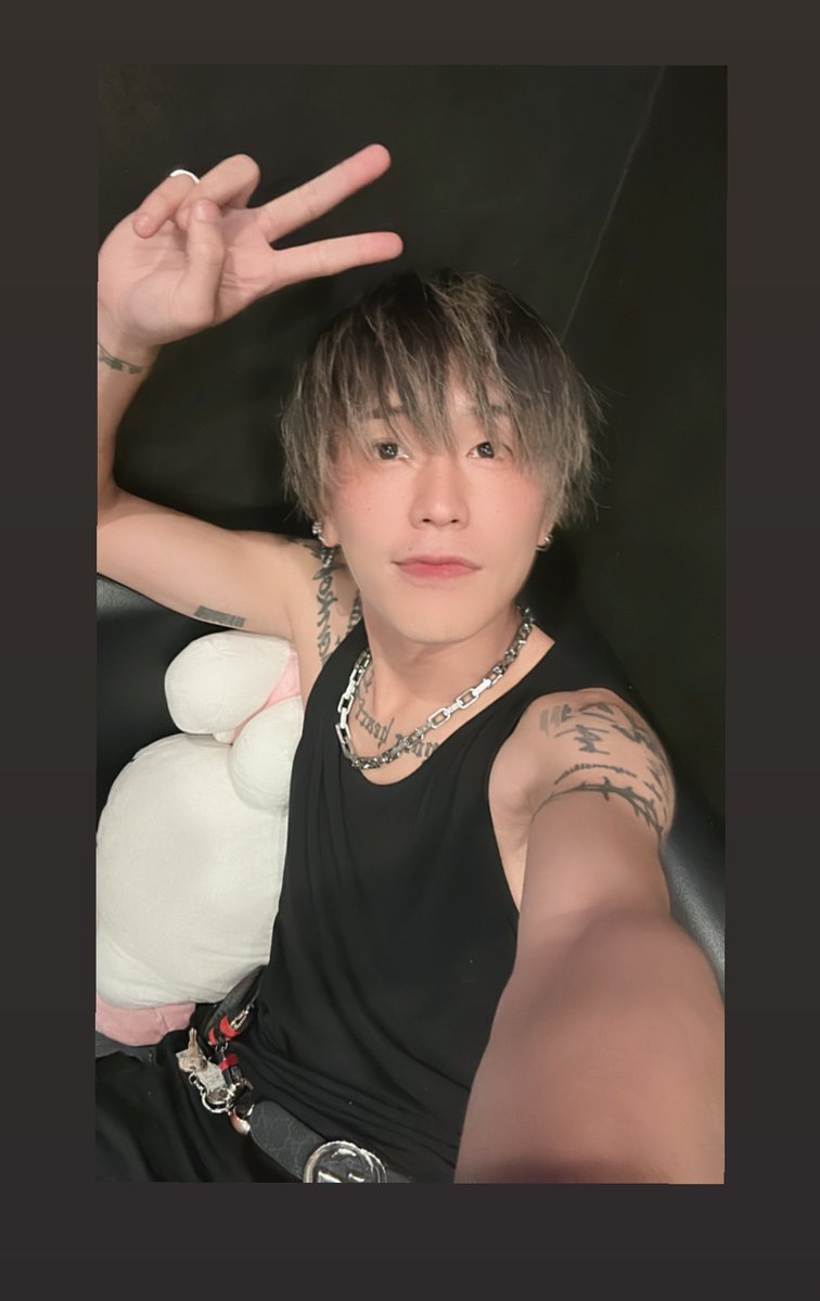 はづKing tweet media