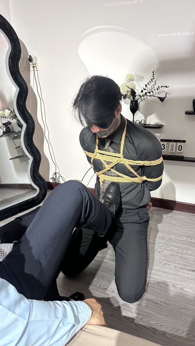 BonHarik's tweet photo. which style do you like? guys
kneel or sit 🤭🤭 https://t.co/NoHL361DSZ