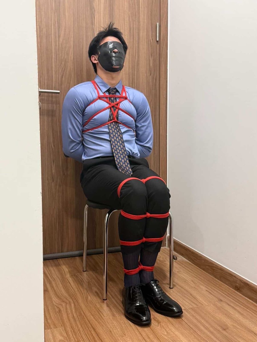 BonHarik's tweet photo. which style do you like? guys
kneel or sit 🤭🤭 https://t.co/NoHL361DSZ