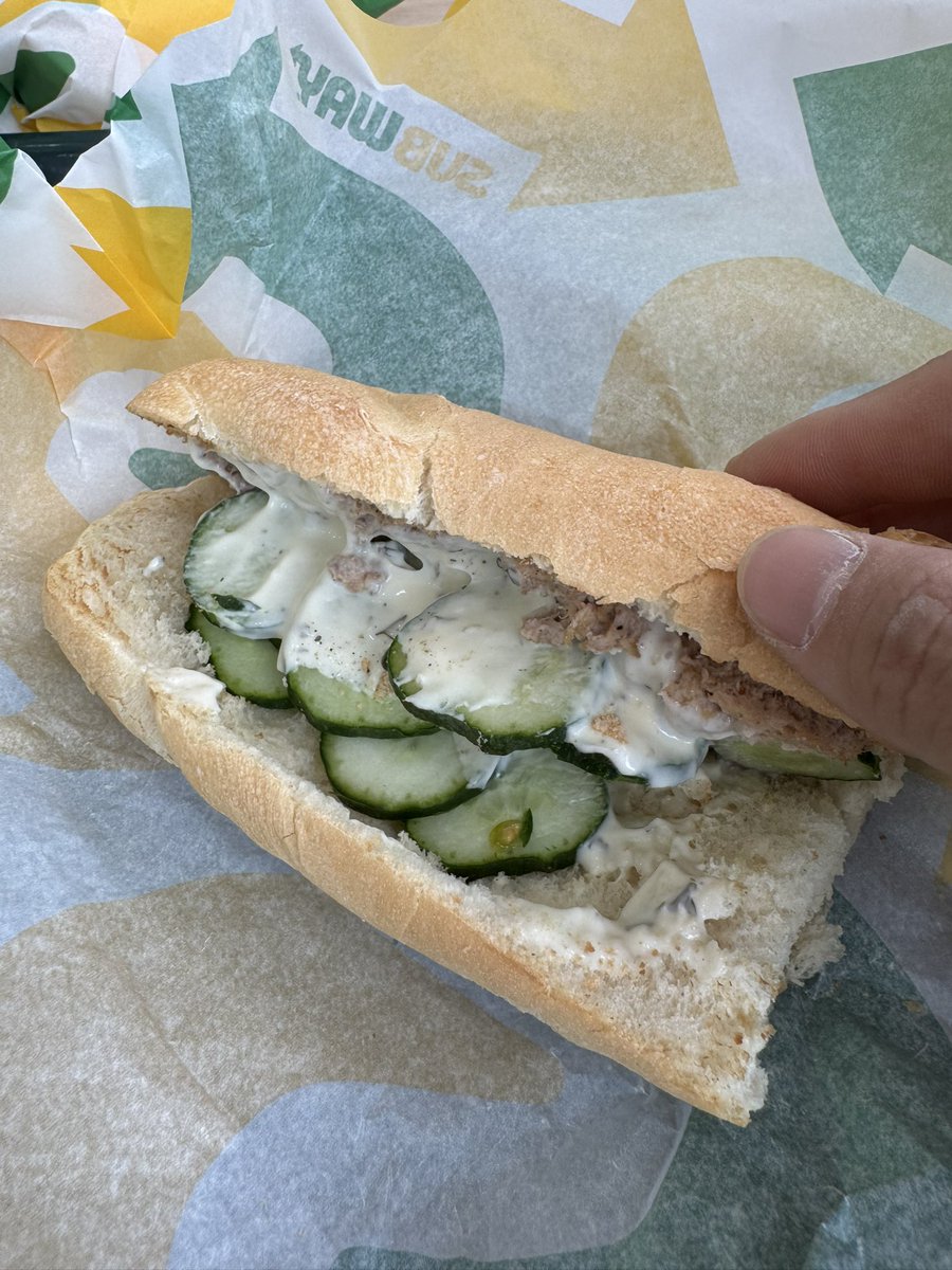 isususuper's tweet photo. 오! 이맛아닙니까?! 
놀면뭐하니에서 광고하길래 사먹어봤는데 
내가 생각하는 오이양이 아닌데??…
오! 참치맛아닙니까?! 오이가 메인이 아닌 느낌
SUBWAY 아쉽다 https://t.co/YlD98iCZvy