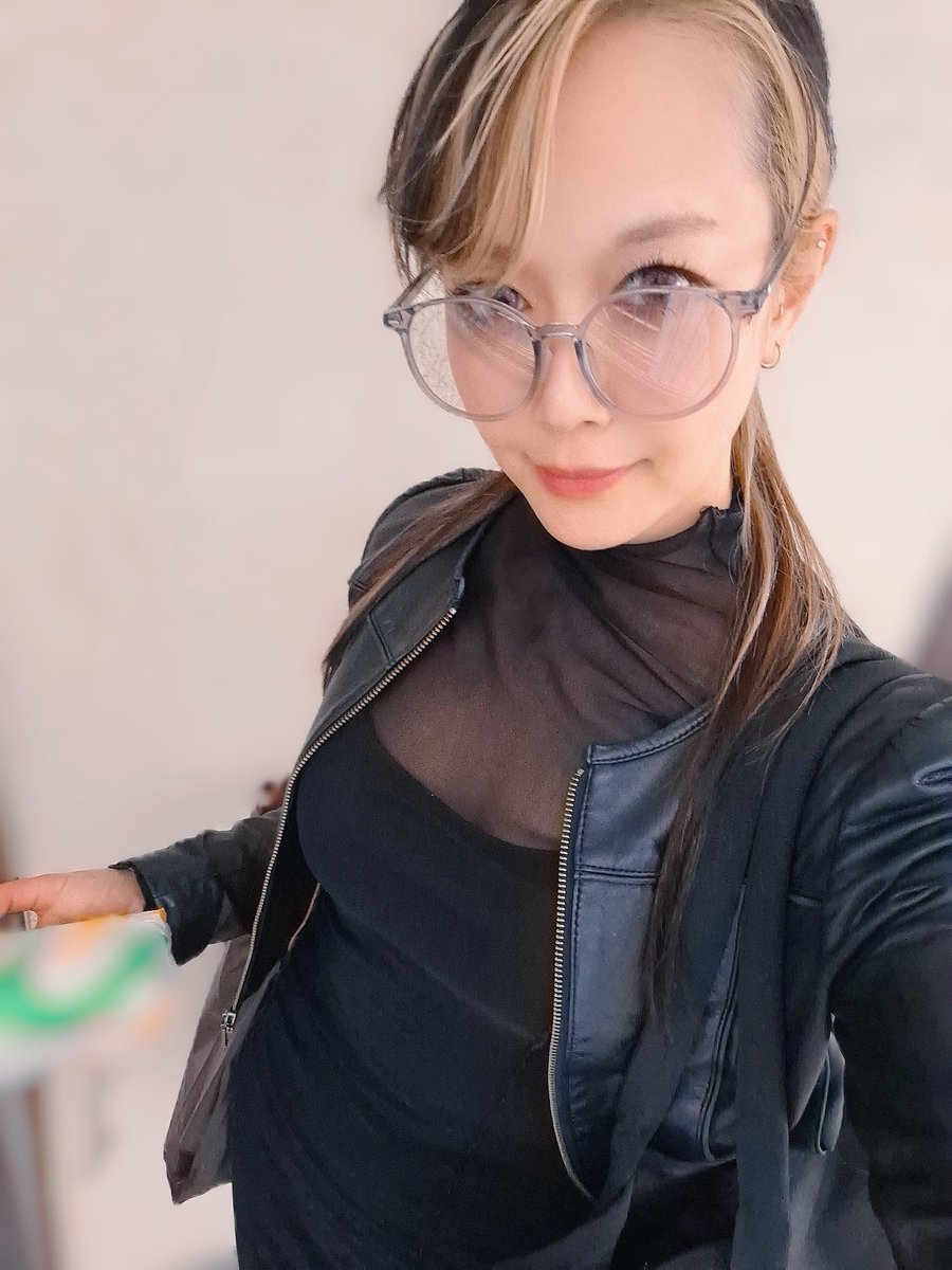 kiwako0517's tweet photo. 大阪に戻ってきましたよ🤍
今週いっぱいは関西にいます！踊る夜もある！
18日からはいよいよ福岡✈️
イベントスケジュール詳細はHPをごらんくださーい！！
👇
https://t.co/WBINgcrQS8 https://t.co/NYUm41iNxm