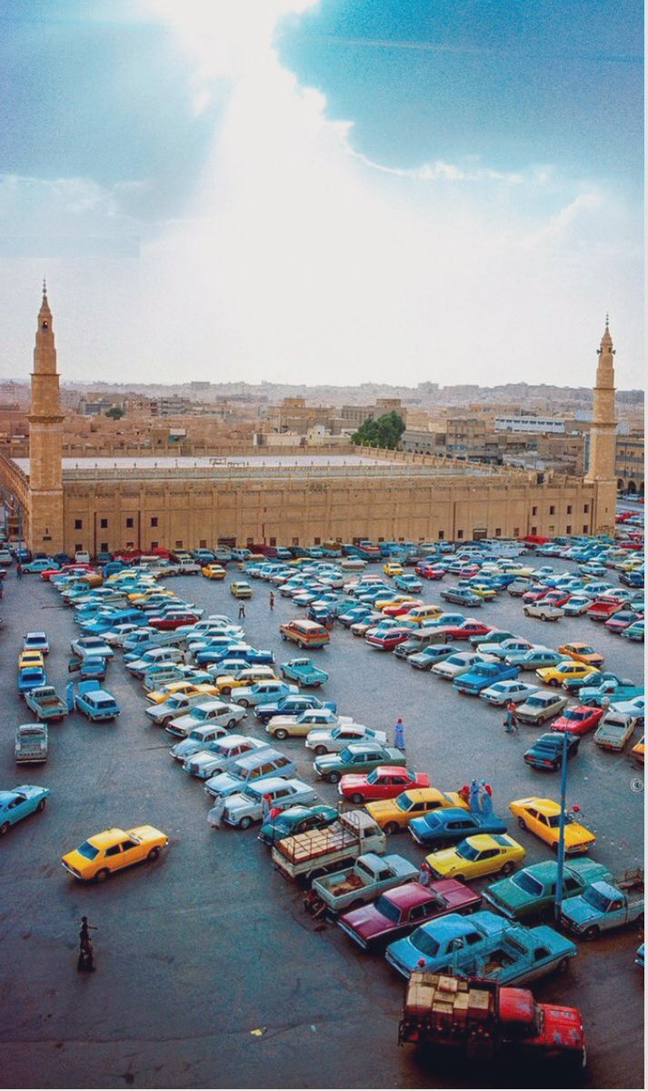jaak141's tweet photo. معقول الوان السيارات في السبعينات والثمانينات..
تنوع وجمال الوان رهيب..
#خواطر_واقلام_تعبر https://t.co/uR1t3JPemN