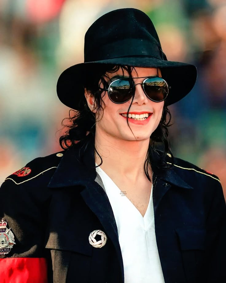 Sebastin1086499's tweet photo. Michael Jackson y restaura un aspecto natural y realista a su rostro. 

#BuenosDíasATodos #virałpost https://t.co/uTP9pLqp8d