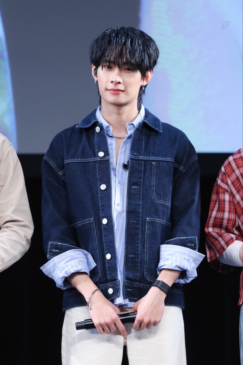 𝙗𝙡𝙪𝙚𝙘𝙖𝙣𝙙𝙮𝙛𝙡𝙤𝙨𝙨 . ˚◞♡ tweet media
