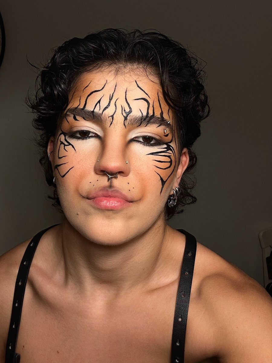 hotENBYSHIT's tweet photo. tigerrrr https://t.co/2knUtyQzce