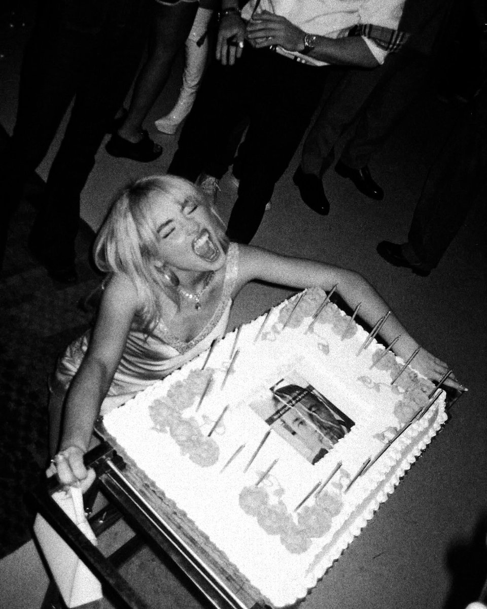 imsmclovin's tweet photo. feliz cumpleaños culera 🫂 https://t.co/TVy9LtKRnn