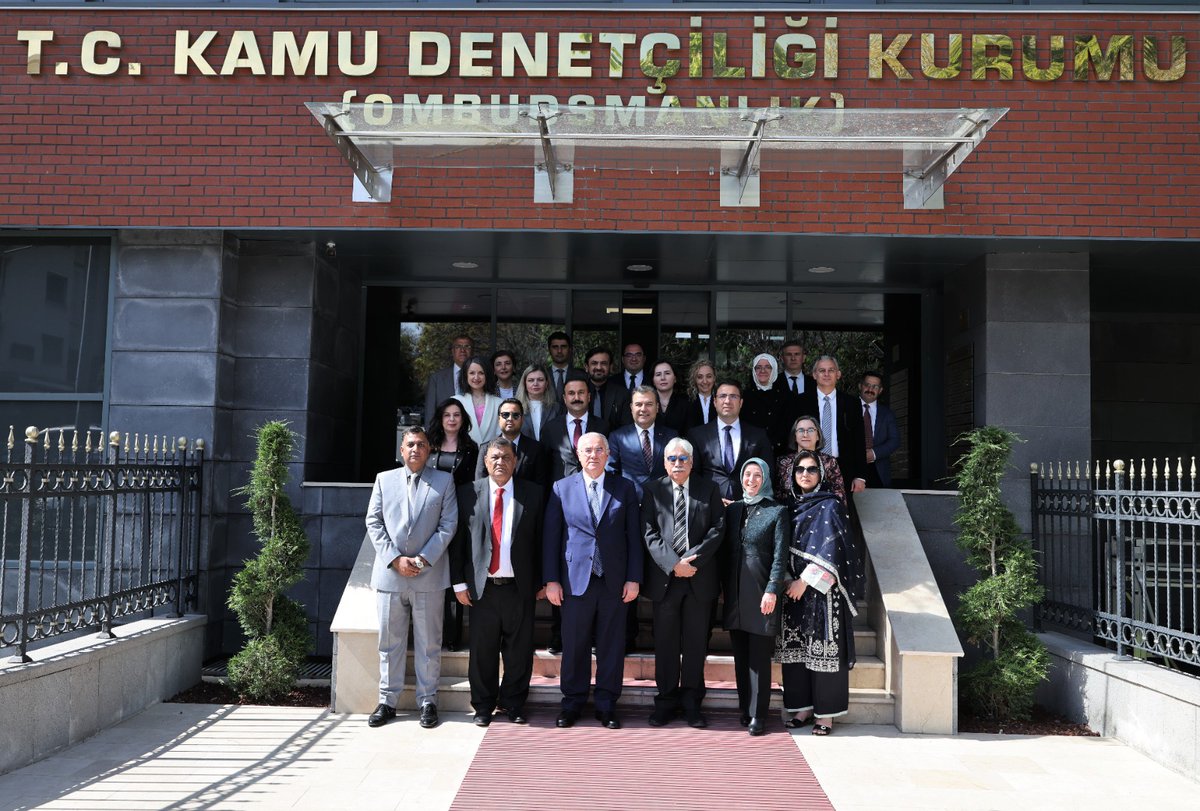 TurkeyOmbudsman's tweet photo. The programme concluded with an evaluation meeting and a certificate ceremony. Ombudsperson Ms. Fatma Benli Yalçın was also present at the closing ceremony. #Pakistan #Punjab #Ombudsman #humanrights #cooperation #Türkiye https://t.co/9h7YtZceIt