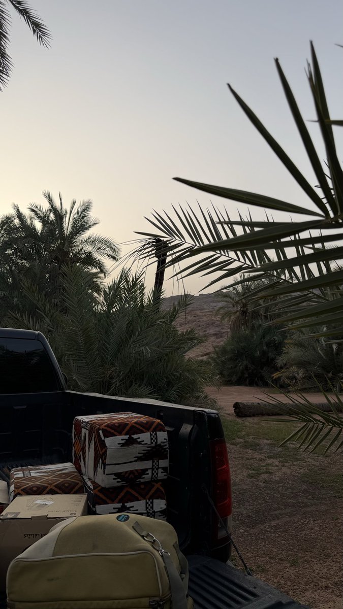 v4ii4's tweet photo. لا يا بعد حيي ترا بُعد حيـي
يهدني والبعد منهو يدانيه ؟

قلبك اليا حان الوصل لا يعيـي 
ضلوعي وضلعان حايل تحييه https://t.co/tSswee3gDM