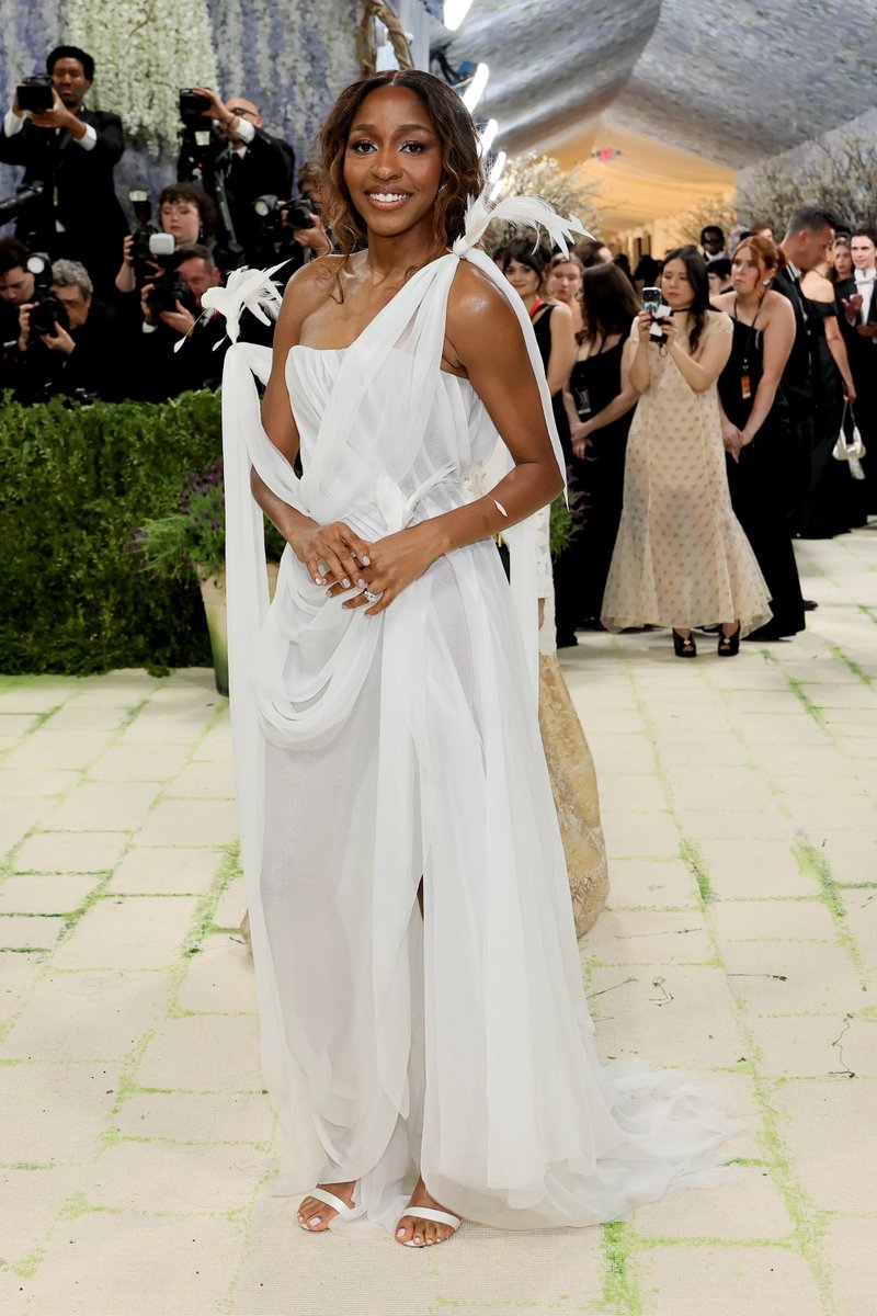The_WineUp's tweet photo. ✨📸 RED CARPET 📸 ✨
Chase Infiniti, Tessa Thompson, Ayo Edebiri, and Simone Ashley SPOTTED on the RED CARPET at the 2026 MET GALA
#thewineup #metgala #redcarpet #fashion #ChaseInfiniti #TessaThompson #AyoEdebiri #SimoneAshley https://t.co/WoVzOVXnxe
