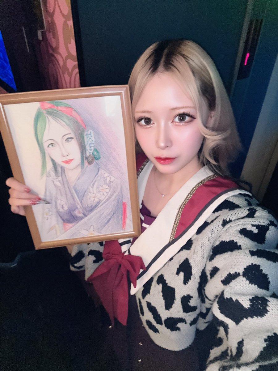 altimi_yami's tweet photo. ゴールデンウィーク沢山のご帰宅ありがとうございました！
毎日朝まで楽しかった🥰🎶
いーっぱいお土産や差し入れありがとう🤩
つぎ15日夜ですご帰宅お待ちしております🥳💫 https://t.co/GdbSC2mQCr