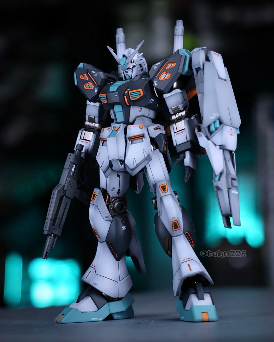 1/144 RGνガンダムフレーム使用　量産型νガンダム　全塗装完成品ハサウェイ 量産ν、全塗装完成。 定番立ち姿🦿 HG 1/144 RX-94 量産型νガンダム