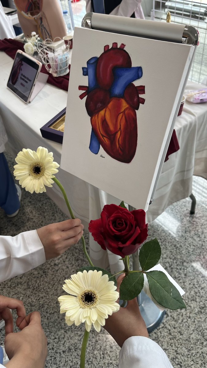 👩🏻‍⚕️🩺💉✨ tweet media