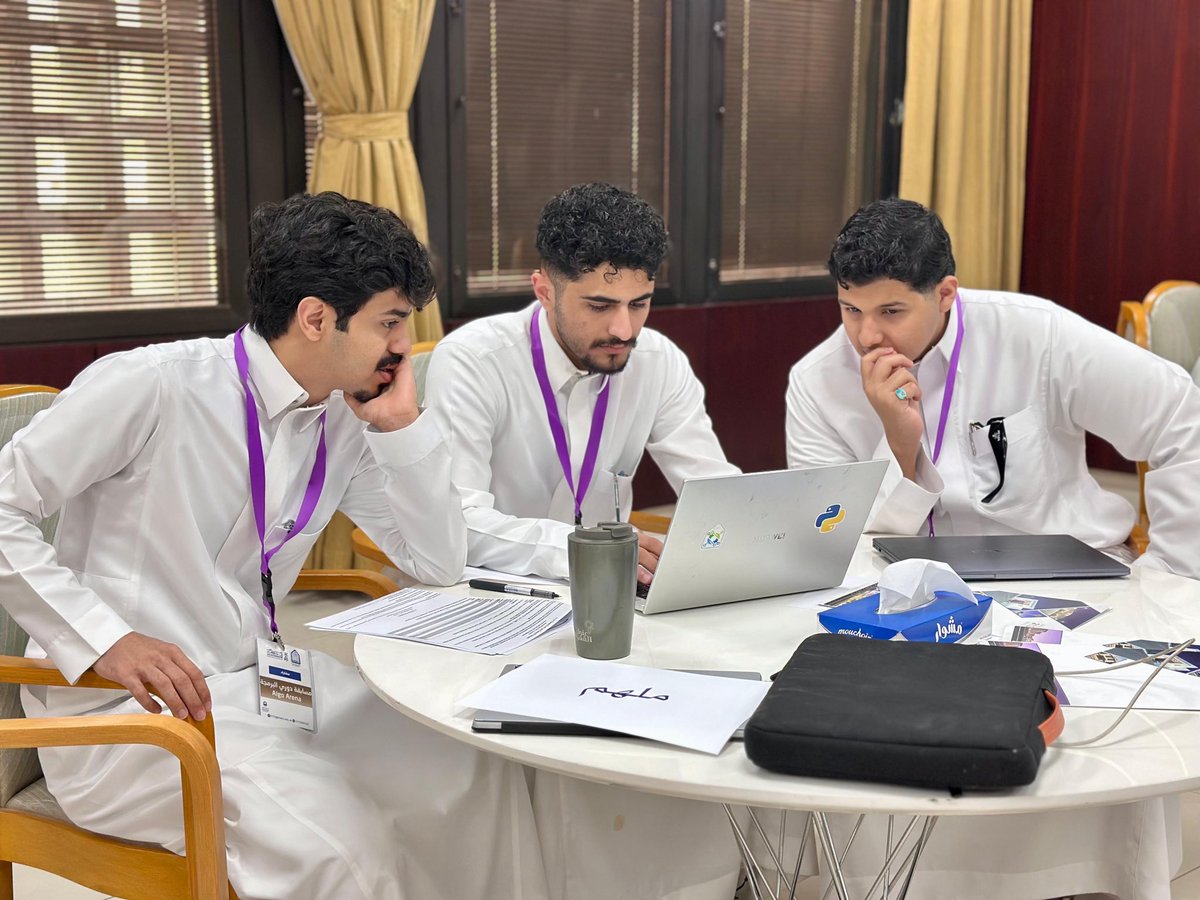 imsiu_VREA's tweet photo. انطلقت اليوم الجولة النهائية من مسابقة دوري البرمجة #AlgoArena التي تنظمها وكالة #جامعة_الإمام للشؤون التعليمية ممثلة بإدارة الموهوبين والمتفوقين، وسط منافسة قوية ومشاركة متميزة من طلاب وطالبات الجامعة. https://t.co/sZRsy1Ny3k