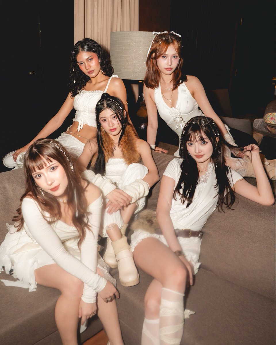 official_papion's tweet photo. PAPION at Indomusikday by @indomusikgram ๐ฆ๐ซ
#papion #ipop #seapop #girlgroup https://t.co/6QNY7XWurt