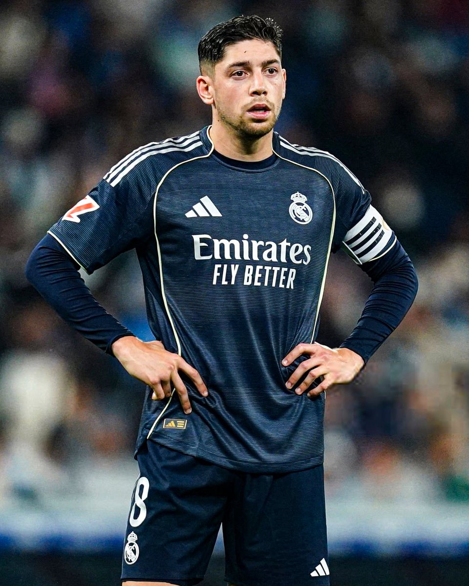 DeadlineDayLive's tweet photo. 🚨 Tension continues to grow behind the scenes at Real Madrid as several influential players reportedly want Federico Valverde to be sold this summer. 😳🇺🇾

The midfielder’s future is now under increasing scrutiny ahead of the transfer window after his massive fall-out with Aurélien Tchouaméni. ⚠️

(Source: @Ramon_AlvarezMM)