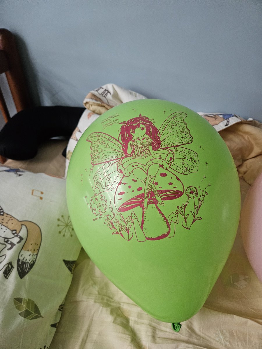 JetSCChou's tweet photo. 視力保健女孩氣球，台灣人的作品喔！
Vision girls prited balloons, the painter is from Taiwan! https://t.co/MbGWZAiAnW