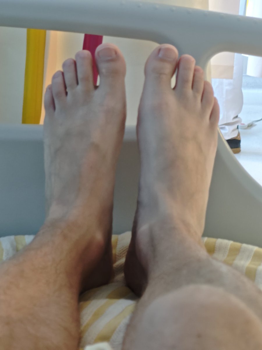 BossHardReelRP's tweet photo. Le boss est à l'hosto. 
Quel tarba pour s'occuper de ses ieps? https://t.co/OaYB6RrxIj