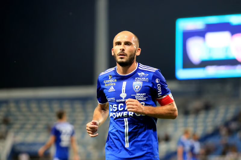 LoicCapretti's tweet photo. Christophe Vincent non prolongé également.
Je ne comprends plus rien, ni au football, ni à mon club de toujours.
La priorité est de retrouver notre ADN perdu depuis 2016/17, j’ai pas l’impression qu’on en prend le chemin, même si au fond de moi, j’espère me tromper.

Merci @ChrisVincent2b pour ton investissement et ton engagement depuis la N3.

Pour rappel, l’un des seuls joueurs de l’histoire du football français, avec Cioni, à avoir joué dans toutes les divisions avec un seul club, de la N3 à la Ligue 1.