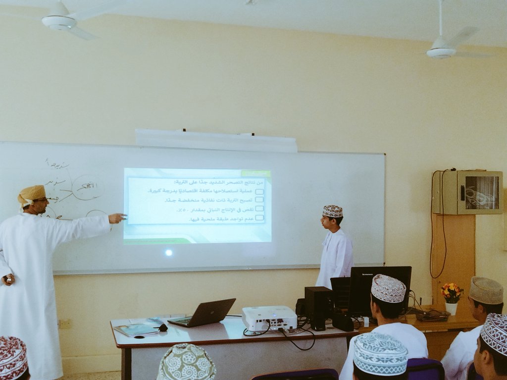 khamisalshaqsi1's tweet photo. ضمن خطة التحصيل الدراسي لمادة الدراسات الإجتماعية، نفذ مشرف المادة أ.ماجد الحامدي ورشة إتقان المهارات الامتحانية.
تضمنت تدريب طلبة الصف العاشر على أسئلة في مخرجات المادة، وأنشطة إثرائية في المفاهيم المنهجية.
#فعاليات_تعليمية_شمال_الباطنة #تعلم_مستدام https://t.co/mwsmf29lYv