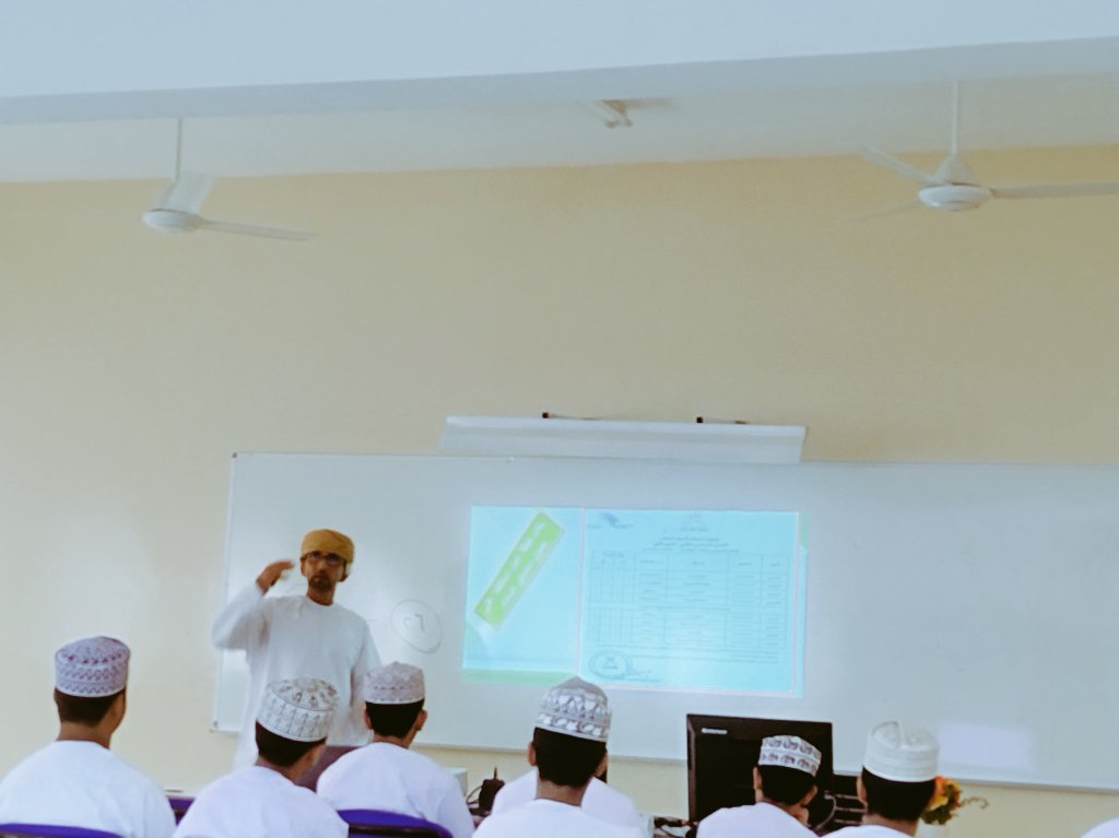 khamisalshaqsi1's tweet photo. ضمن خطة التحصيل الدراسي لمادة الدراسات الإجتماعية، نفذ مشرف المادة أ.ماجد الحامدي ورشة إتقان المهارات الامتحانية.
تضمنت تدريب طلبة الصف العاشر على أسئلة في مخرجات المادة، وأنشطة إثرائية في المفاهيم المنهجية.
#فعاليات_تعليمية_شمال_الباطنة #تعلم_مستدام https://t.co/mwsmf29lYv