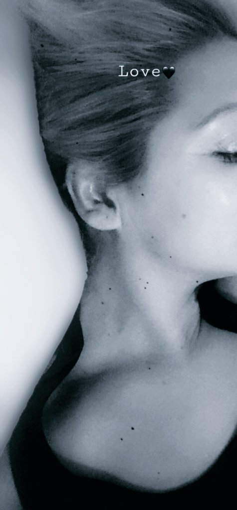 LadyKarooD's tweet photo. Kneel down, close your eyes and feel my presence envelop you 😈😈🤑💵 #findomarab #findomm #humanatm #moneyslave #finsub #financialsubmissive #financialdomination #Fendom #humillation https://t.co/YDlXXBV17p