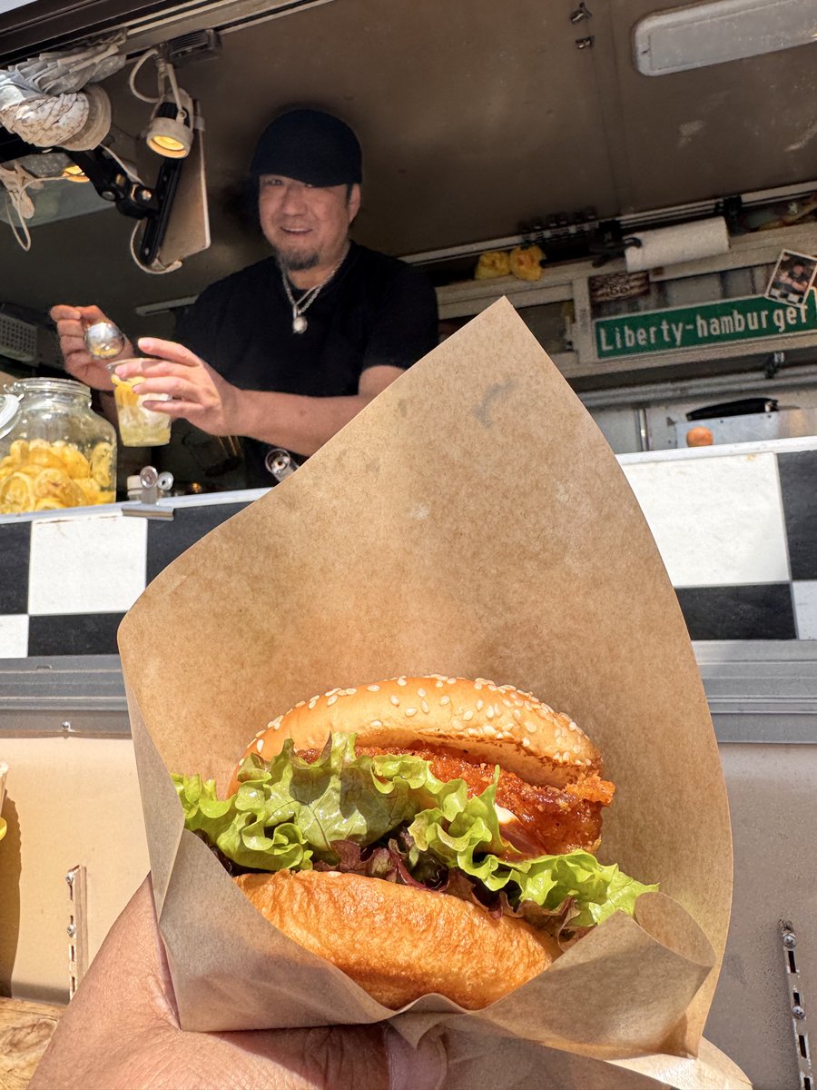 garage_rKoide's tweet photo. 新社長と菊地さん
世界のマスーさん
リバティバーガー🍔
ドラレス

#ガレフェス　#ガレージアールフェスタ https://t.co/SiPY2utKHZ