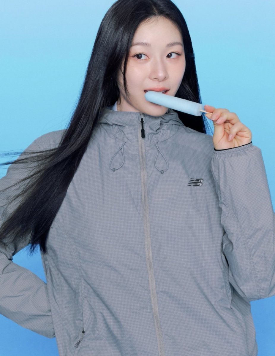 eunju975's tweet photo. 2026/05/12
#김연아 #Yunakim
#뉴발란스 #NewBalnce
#NBWomen
#StayCool #MoveLight
Stay Cool, Move Light with Yuna 

Run with NB FRIENDS

https://t.co/zSB2KxhC3k https://t.co/RLAEwZkq9H