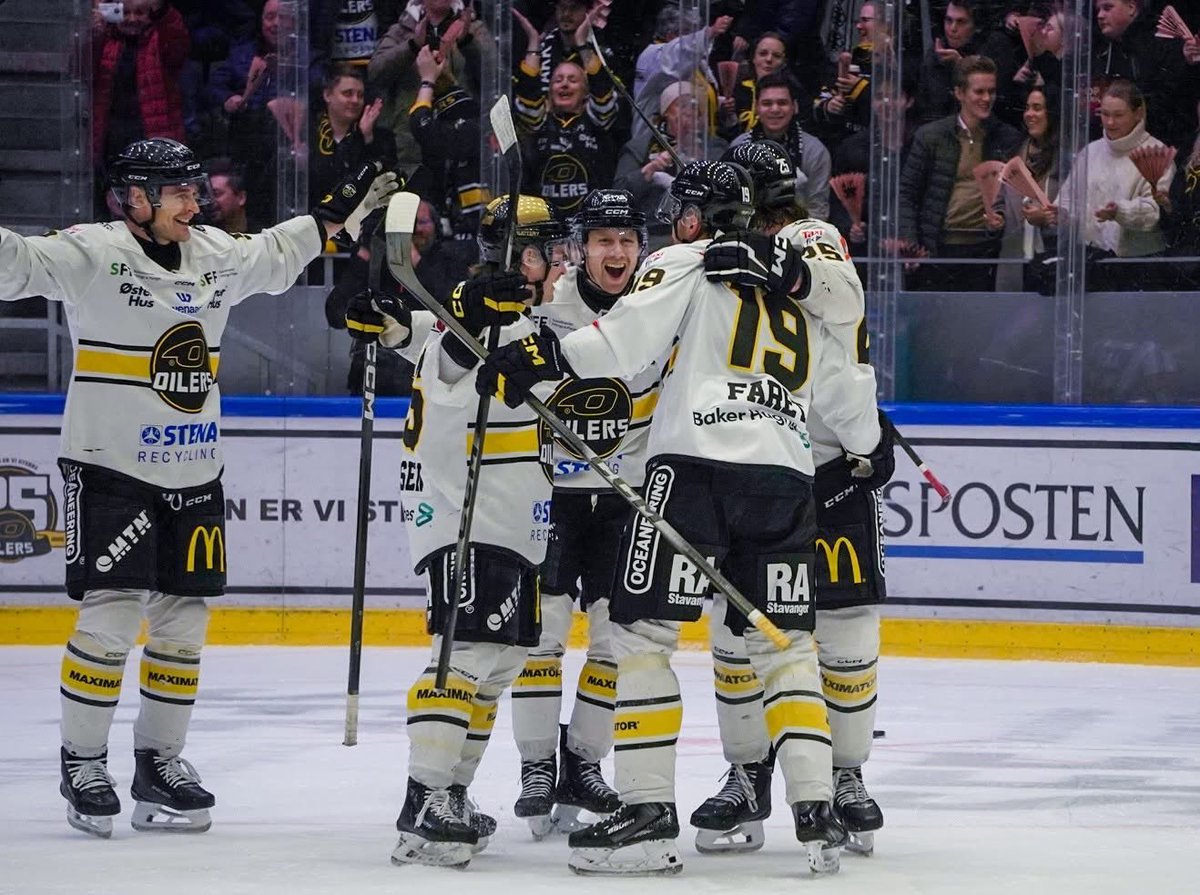 StavangerOilers's tweet photo. WOW! I løpet av de 7 første dagene med fornyelse av sesongkort har vi mer enn doblet raten fra i fjor. 😍 

Takk! Det er helt sinnsykt stas. Fornyelsesperioden suser avgårde litt til, før vi slipper nye sultne sesongkortholdere til. 🚀 https://t.co/HjEFZ5wGBI