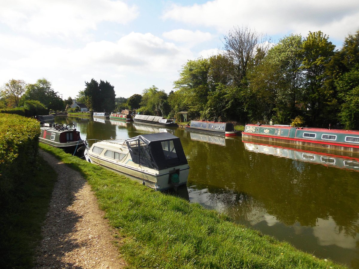 retired_tom's tweet photo. My photos from #May 2019
@CanalRiverTrust #GrandUnionCanal #TringSummit #Cowroast #Bridge #Lock #Narrowboat #Reflections #Mallard #Ducklings
#Canals & #Waterways can provide #Peace & #calm for your own #Wellbeing #Lifesbetterbywater #KeepCanalsAlive https://t.co/YPiLS1BOFR
