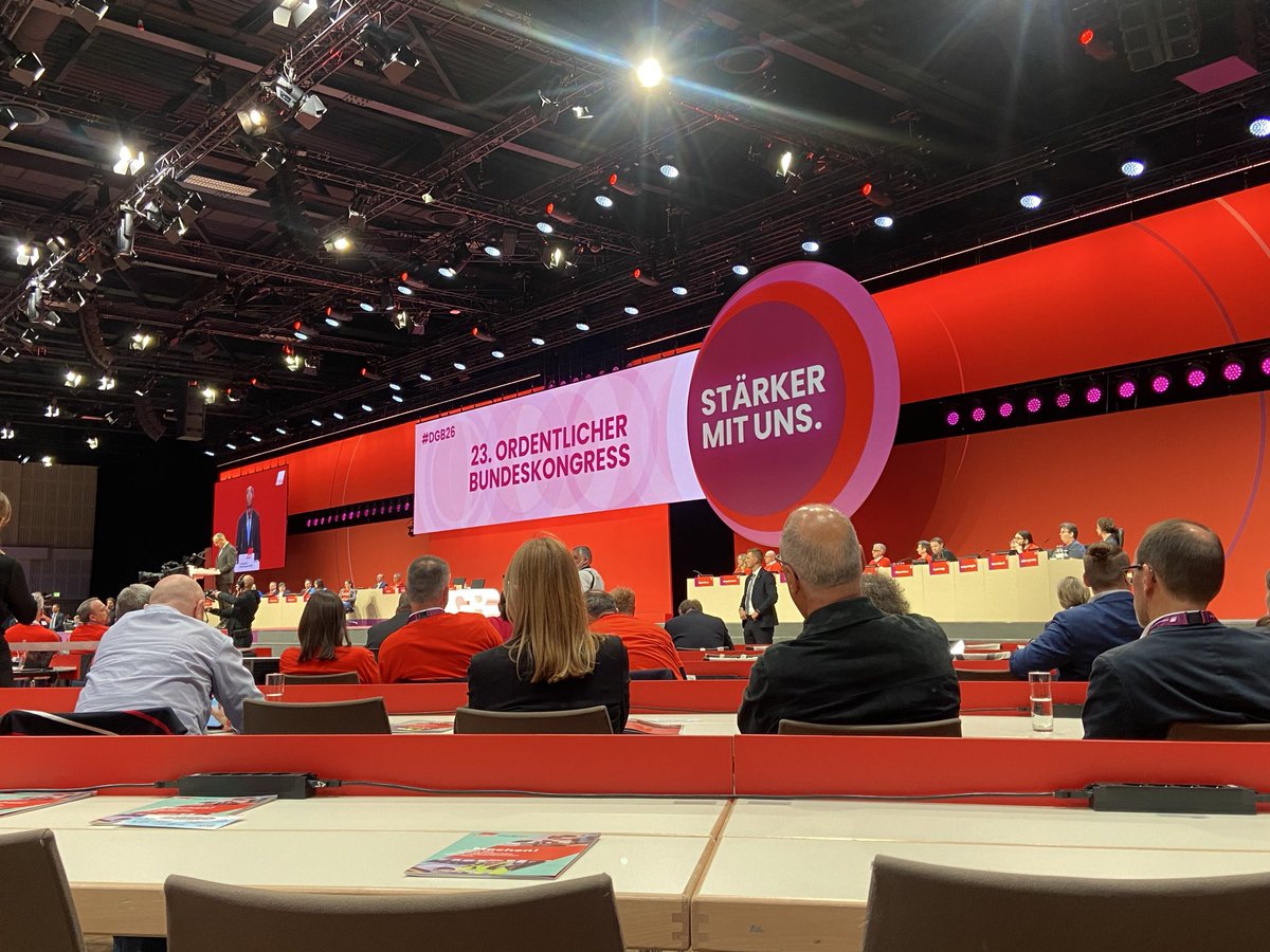 pat_kaczmarczyk's tweet photo. Merz verkauft gerade den Gewerkschaften den Klassenkampf von oben als „im Interesse der Arbeitnehmer“. Irre 🤯 https://t.co/sYpPlKgRfz