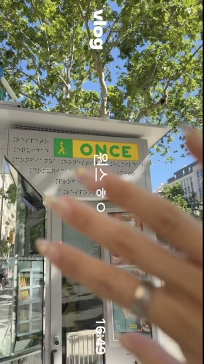 girliepoptwice's tweet photo. How cute 😭 It’s so funny cuz just how we see TWICE everywhere, they also see ONCE everywhere https://t.co/P97eYSJXbU