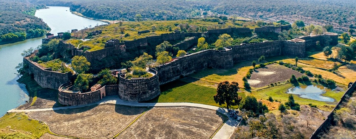 IndiaAesthetica's tweet photo. Shergarh Fort in Baran , Rajasthan 🔵🟢🏰🇮🇳 https://t.co/B8ARAhJVvt