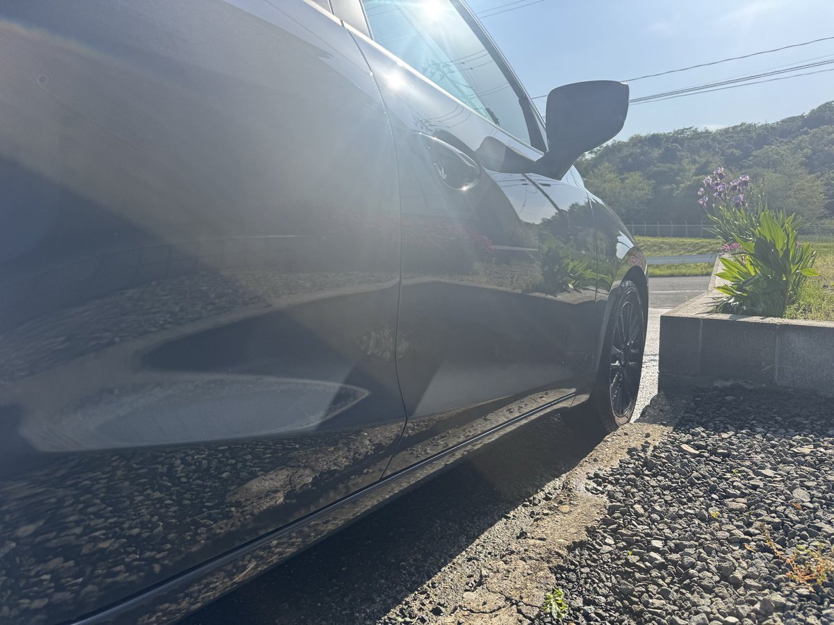 ejkamaru's tweet photo. 新しくカーコーティング買ったので施工。
超滑水でいい感じの水弾きと仕上がりになりました。 https://t.co/WLDp5vlg78
