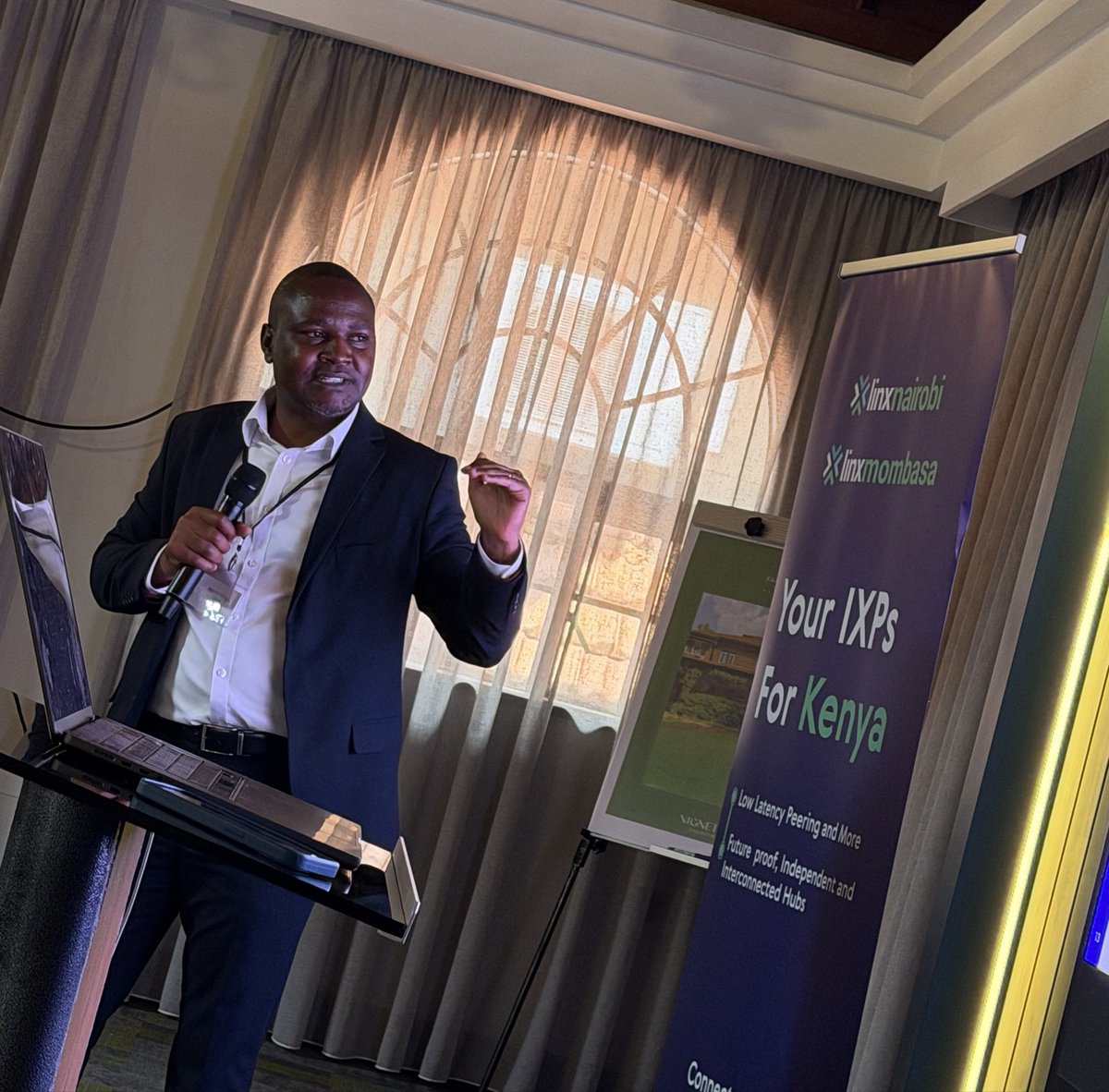 London Internet Exchange (LINX) tweet media